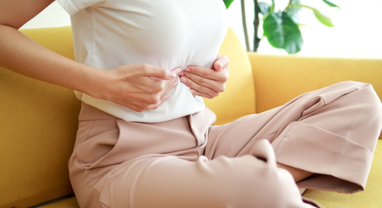 Female patient receiving abdominal massage for navel displacement, a condition that can indirectly affect reproductive health.